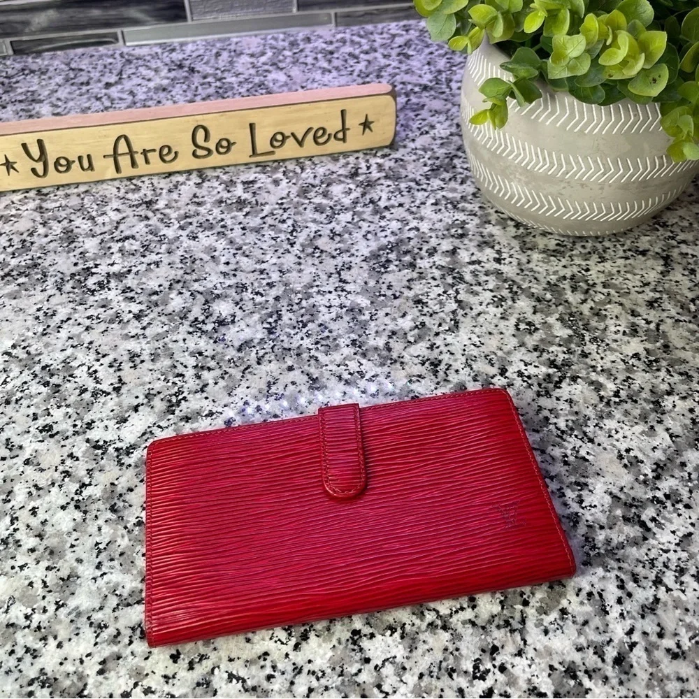 Louis Vuitton | BEAUTIFUL! MI0020 Red Epi Wallet with Kiss Lock